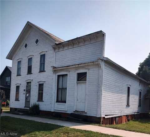 123 S Main Street, Tuscarawas, OH 44682