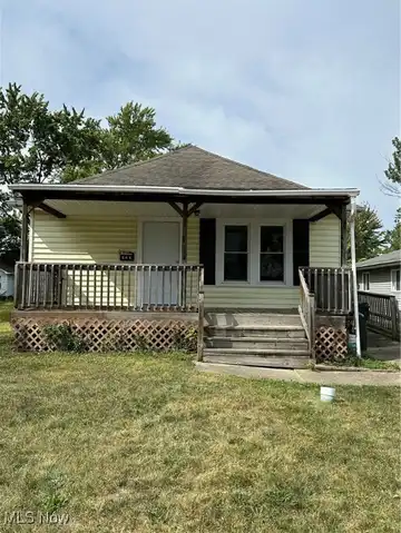 127 Warren Avenue, Elyria, OH 44035