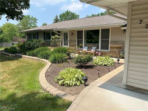 7325 Euclid Chardon Road, Kirtland, OH 44094