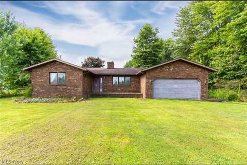 585 Mahan Denman Road NW, Bristolville, OH 44402