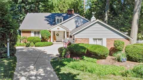 391 Tanglewood Lane, Bay Village, OH 44140