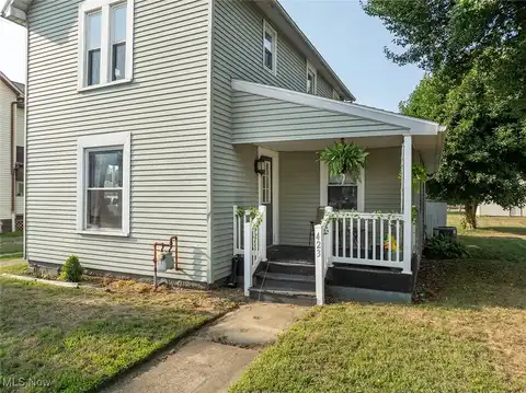 423 Ray Avenue NE, New Philadelphia, OH 44663