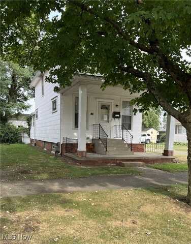 633 Parrish Street, Uhrichsville, OH 44683