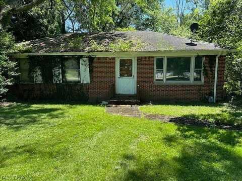 26365 Pettibone Road, Oakwood Village, OH 44146