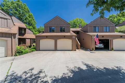 90 Landings Way, Avon Lake, OH 44012