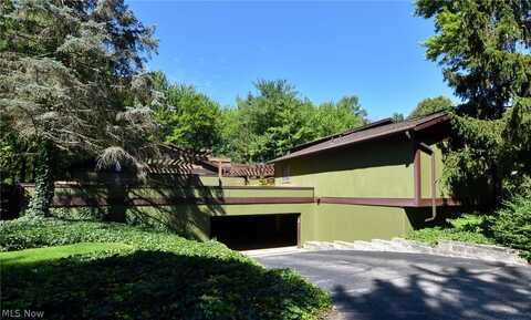 17614 Walnut Trail, Chagrin Falls, OH 44023