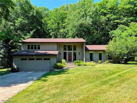 8286 Pebble Creek Court, Chagrin Falls, OH 44023