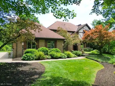 815 Sun Ridge Lane, Chagrin Falls, OH 44022