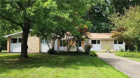 8355 Dalepoint Road, Independence, OH 44131