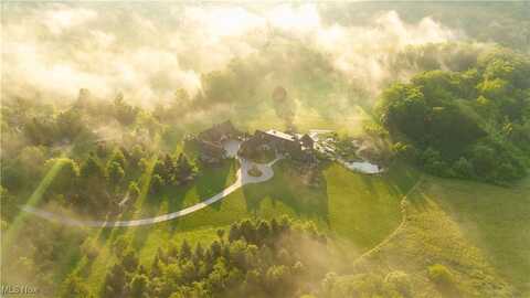 2875 Chagrin River Road, Hunting Valley, OH 44022
