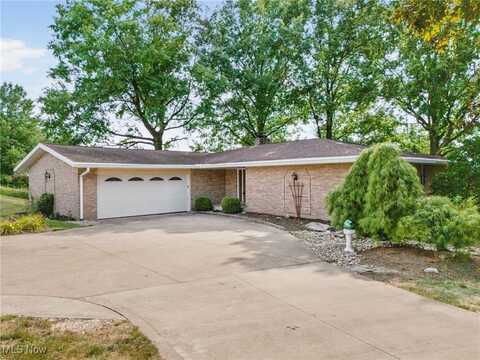 748 Olde Orchard Drive NE, Bolivar, OH 44612