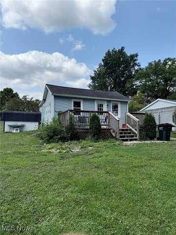 427 Walhanding Street NE, Brewster, OH 44613