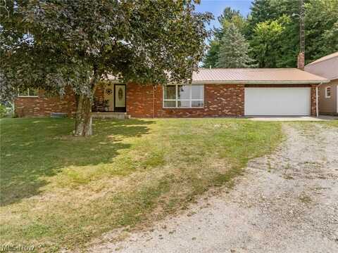 4246 Caddy Road SW, Bowerston, OH 44695