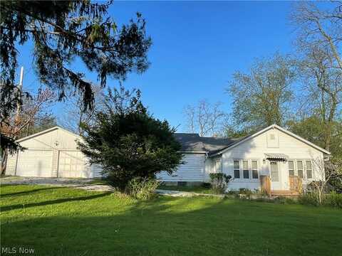 26935 North Shore Drive, Beloit, OH 44609