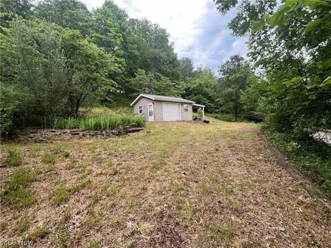 8213 Pleasant Valley Road SE, Uhrichsville, OH 44683