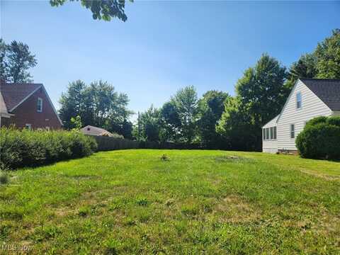 936 Richmond Road, Lyndhurst, OH 44124