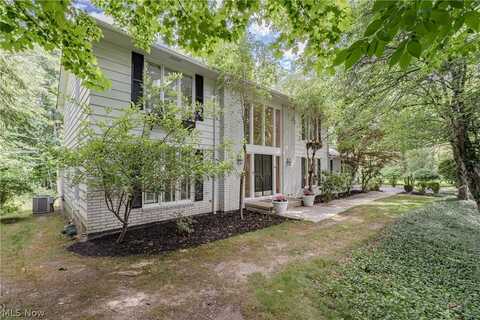 20 Pepper Creek Drive, Pepper Pike, OH 44124