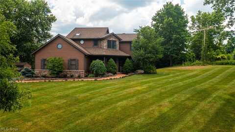 1071 River Road, Hinckley, OH 44233