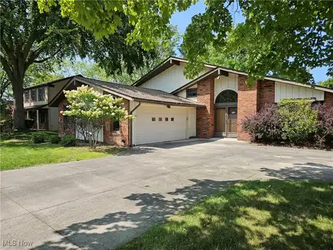 16982 Bob White Circle, Strongsville, OH 44136