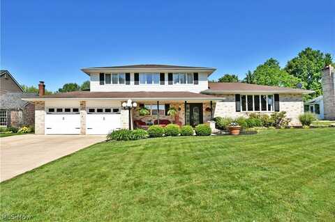 185 Maple Leaf Drive, Hubbard, OH 44425