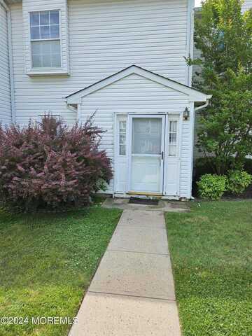 19 South Pointe Circle, Tinton Falls, NJ 07753