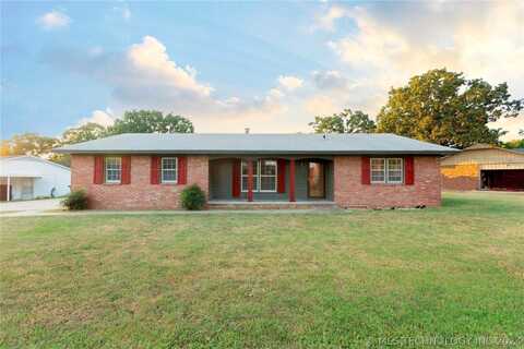 1210 Wade Wells Drive, Henryetta, OK 74437