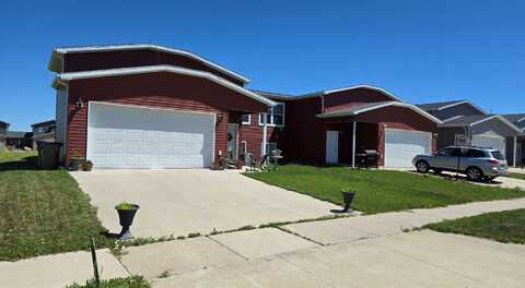 1512 & 1514 47th Loop SE, Minot, ND 58701
