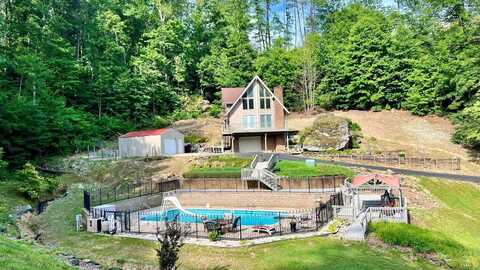 832 Cliffs Edge Road, East Bernstadt, KY 40729