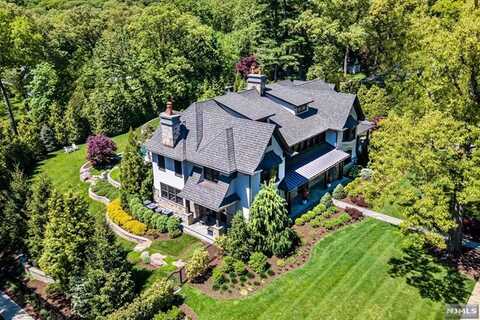 210 Heights Road, Ridgewood, NJ 07450