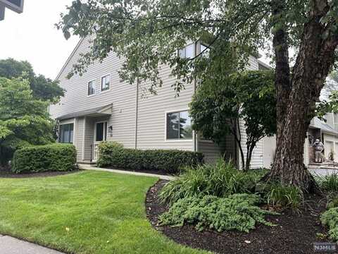 54 Spruce Run, Ramsey, NJ 07446