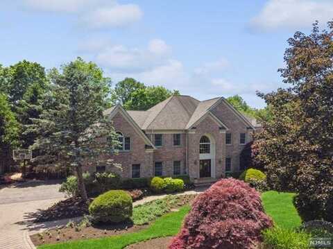 6 Mettowee Farms Court, Upper Saddle River, NJ 07458