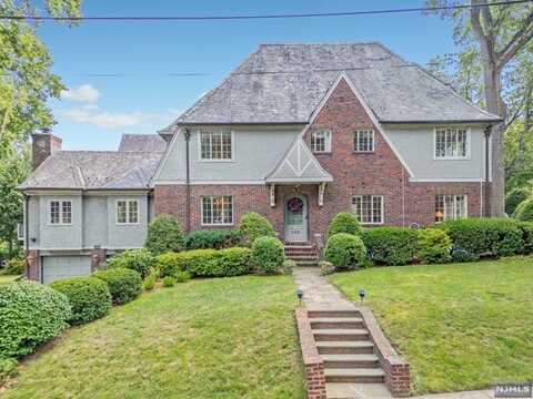 146 Richards Road, Ridgewood, NJ 07450