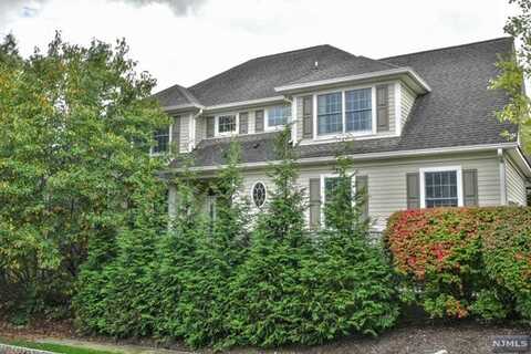 62 Schindler Court, Upper Saddle River, NJ 07458