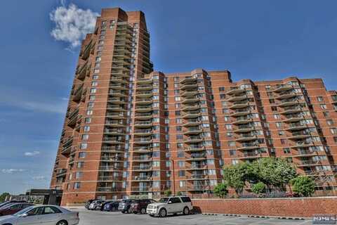 233 Harmon Cove Tower, Secaucus, NJ 07094