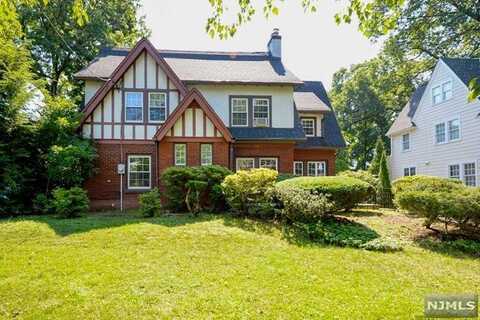 53 Crest Road, Ridgewood, NJ 07450