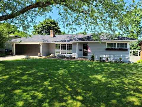 905 Sunset CT, Petoskey, MI 49770