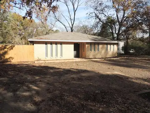 406 East Bonham Street, Crockett, TX 75835