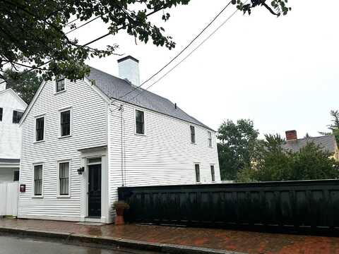 372 Court Street, Portsmouth, NH 03801