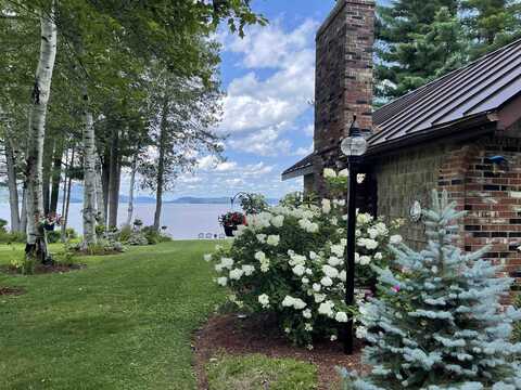 1276 Bluff Road, Newport, VT 05855