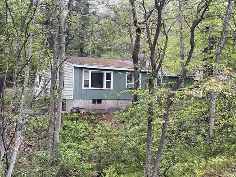 15 Town House Road, New Hampton, NH 03256