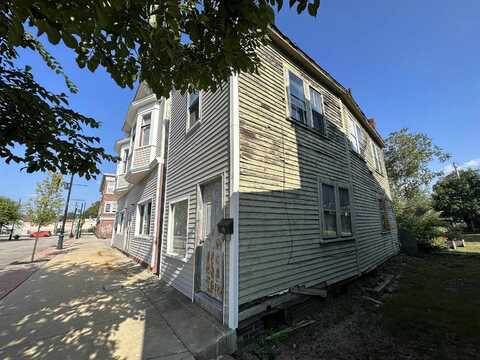 47 Hanson Street, Rochester, NH 03867