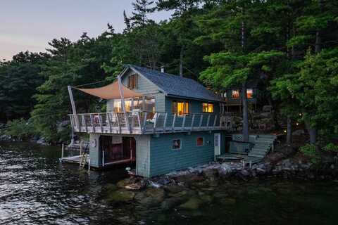 18 Diamond Island, Gilford, NH 03249