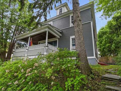 460-462 Colchester Avenue, Burlington, VT 05401