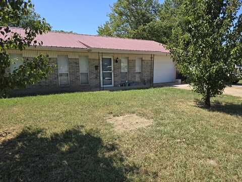 522 S maple Street, Nowata, OK 74048