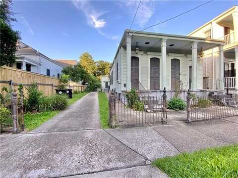 1131 DELACHAISE Street, New Orleans, LA 70115