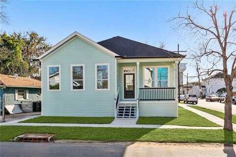 8730 BELFAST Street, New Orleans, LA 70118