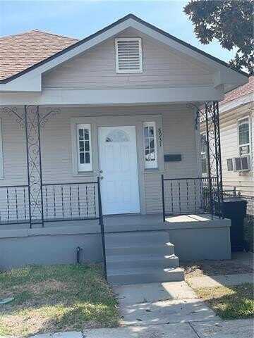 8933 APPLE Street, New Orleans, LA 70118