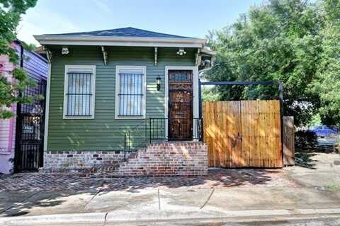 2653 IBERVILLE Street, New Orleans, LA 70119