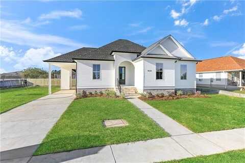 8520 CREOLE Drive, Chalmette, LA 70043