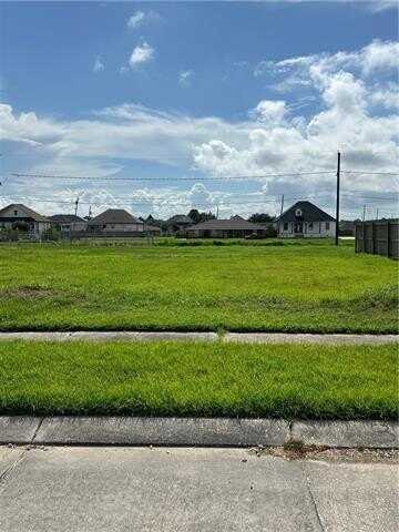 3913 VOLPE Drive, Chalmette, LA 70043